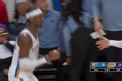 PG电子app下载-亚历山大三分投进得到19分，雷霆下半场16-7领先湖人27分